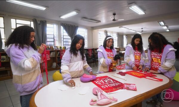 Como alunas de escola pública criaram negócio para combater a pobreza menstrual no RS