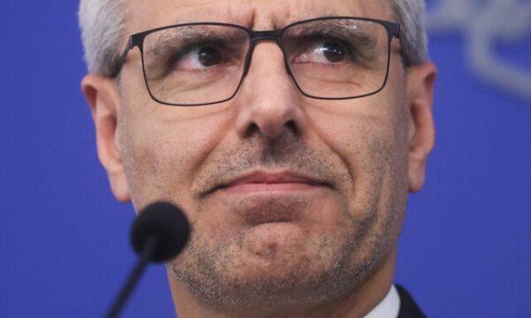 Irã adverte contra cooperação de países com os EUA e promete combater sanções