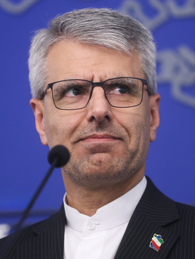 Irã adverte contra cooperação de países com os EUA e promete combater sanções