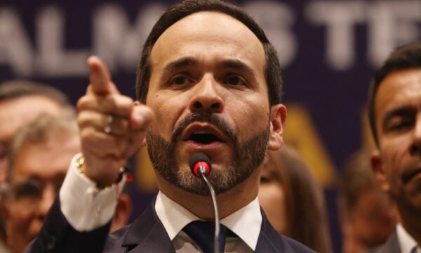 Sequência de gafes do governo da Colômbia após terremoto desgasta Espriella e ameaça ministro