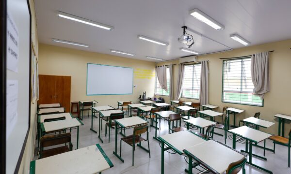 Índices da educação básica melhoram em SC e Florianópolis, mas aprendizagem ainda é desafio, dizem especialistas