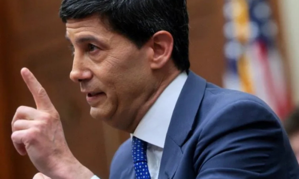 Fed: Warsh diz que excesso de poupança global se transforma em alta de investimentos