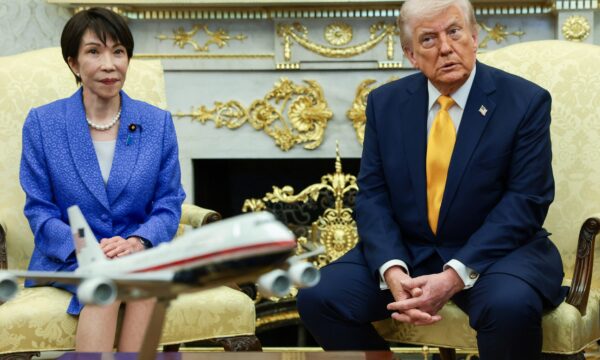 Takaichi enfatizará investimentos japoneses nos EUA em conversas com Trump