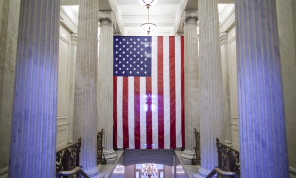 Senado dos EUA rejeita proposta de democratas para limitar poder de Trump sobre guerra ao Irã