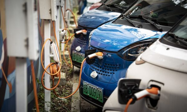União Europeia pede que China limite exportação de carros híbridos