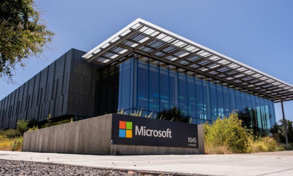 Jornais dos EUA processam OpenAI e Microsoft por uso de conteúdos em IA