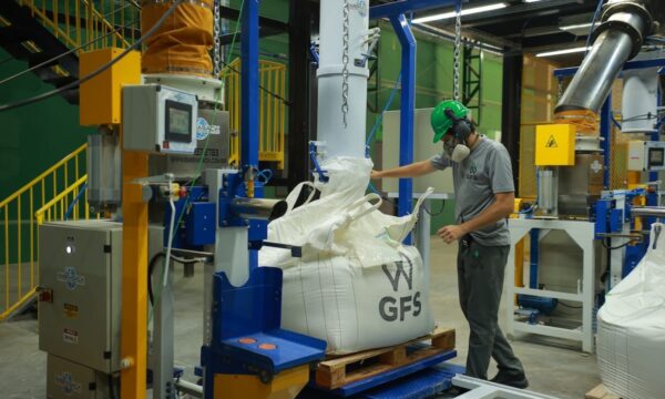 Tecnologia brasileira reduz uso de fosfato em rações e ganha escala industrial no PR