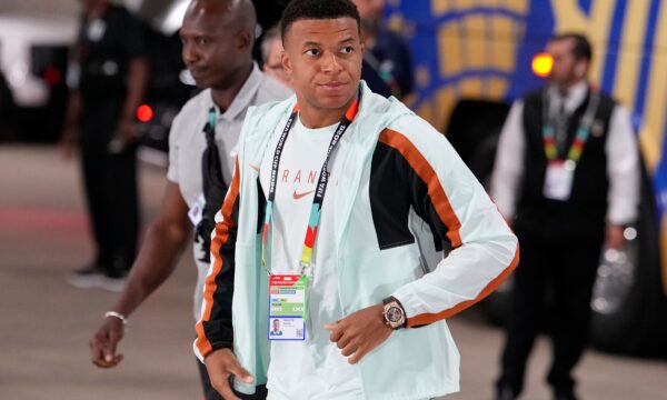 Mbappé rompe com a Nike e assina contrato com a suíça On