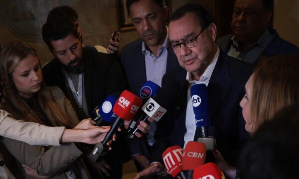 Cury cogita apoiar Flávio em segundo turno se ele 'provar que não é corrupto'