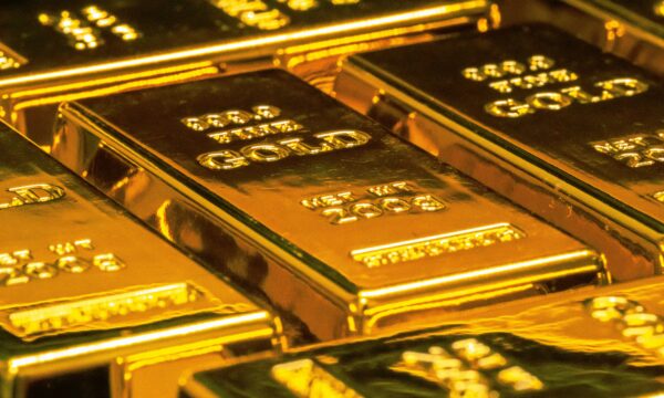Ouro tem leve queda pressionado pelo avanço dos Treasuries e do dólar