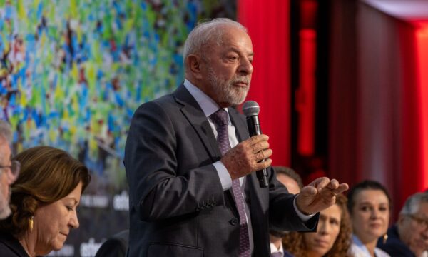 Lula diz que pretende fazer reforma política em eventual quarto mandato