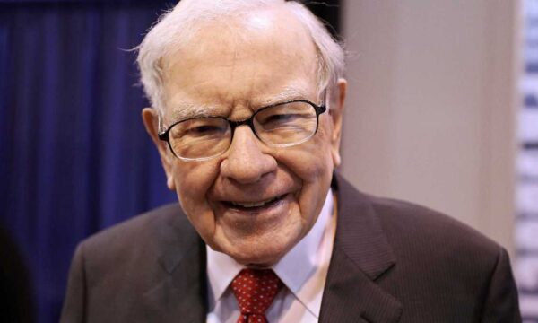 Fim do reinado: Warren Buffett vira presidente emérito e Berkshire passa ao filho