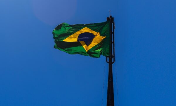 Bonds do Brasil chegam à eleição com maior valorização desde 2013