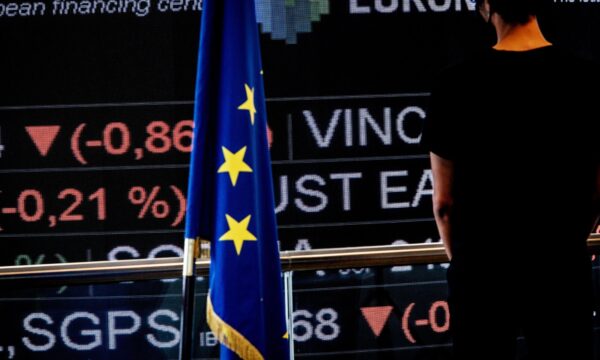 Bolsas caem na Europa com peso de juros elevados e alta do petróleo