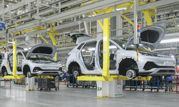 Veículos novos a gasolina ficam abaixo de 50% das vendas globais pela primeira vez